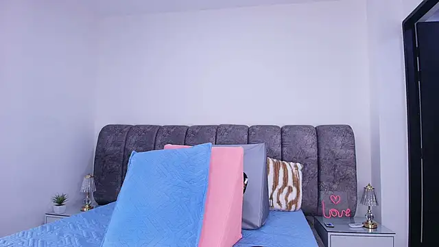 sweegirl69 online show from November 21, 2025, 12:04 pm