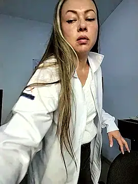 Madisson-04  online show from November 30, 2025, 6:45 pm