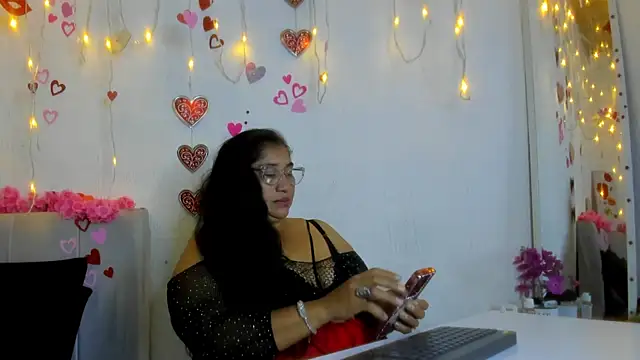 milf latinn online show from September 29, 2025, 2:22 pm
