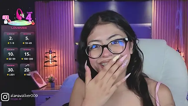 Snapshot of AlanaWalker9 chatting on November 18, 2025, 3:45 am AlanaWalker9 online show from November 18, 2025, 3:45 am