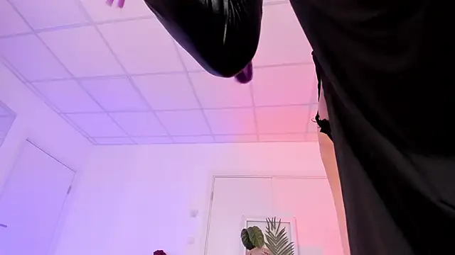 Snapshot of Sima_Wendy chatting on October 29, 2025, 7:21 am Sima Wendy online show from October 29, 2025, 7:21 am