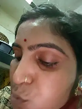Snapshot of LUCKY_cut chatting on April 2, 2026, 2:58 pm LUCKY cut online show from April 2, 2026, 2:58 pm