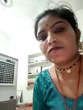 Snapshot of LUCKY_cut chatting on April 18, 2026, 6:23 pm LUCKY cut online show from April 18, 2026, 6:23 pm