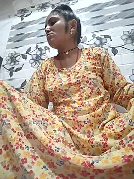 Snapshot of LUCKY_cut chatting on April 21, 2026, 2:56 pm LUCKY cut online show from April 21, 2026, 2:56 pm