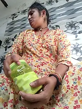 Snapshot of LUCKY_cut chatting on April 22, 2026, 3:20 am LUCKY cut online show from April 22, 2026, 3:20 am