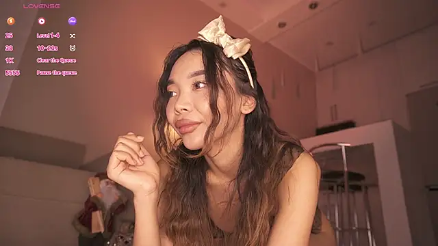 Rem Esme online show from December 2, 2025, 3:23 am