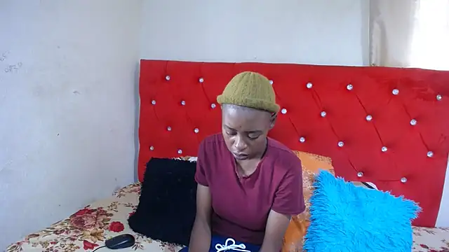 SweetSlenderChoc online show from December 16, 2025, 2:11 pm