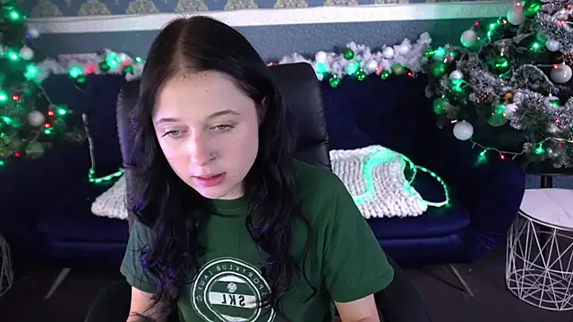 ScarletttMoon online show from December 14, 2025, 7:40 pm