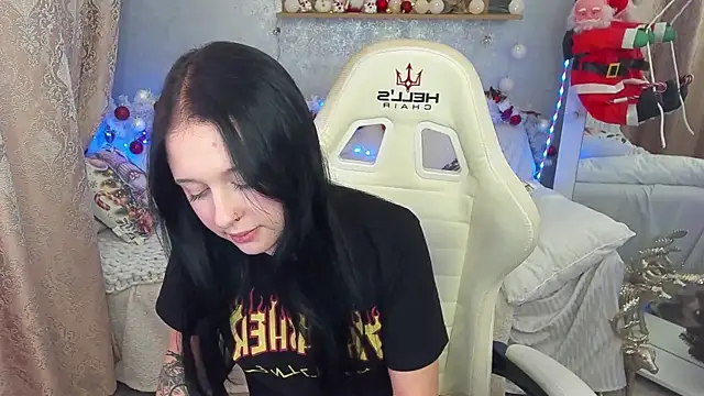 ScarletttMoon online show from December 19, 2025, 8:05 pm