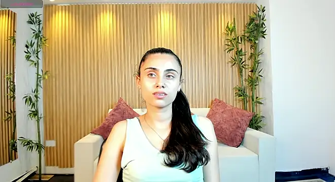 sofiapalacioss online show from February 18, 2026, 8:27 pm