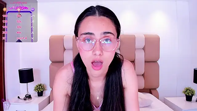 sofiapalacioss online show from April 1, 2026, 7:00 pm