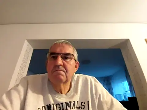 Snapshot of Oldmenhot66 chatting on October 15, 2025, 4:29 pm Oldmenhot66 online show from October 15, 2025, 4:29 pm