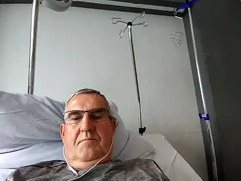 Snapshot of Oldmenhot66 chatting on October 21, 2025, 8:37 am Oldmenhot66 online show from October 21, 2025, 8:37 am