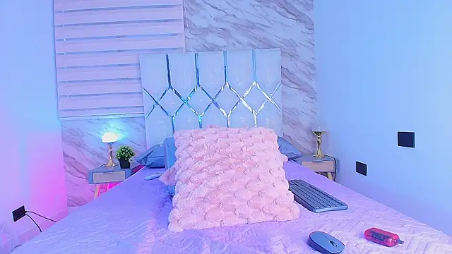 collet 1 online show from November 14, 2025, 12:04 pm