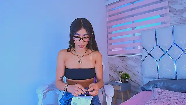 Snapshot of collet_1 chatting on May 31, 2026, 12:01 pm collet 1 online show from May 31, 2026, 12:01 pm
