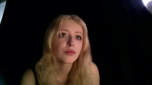 Snapshot of rosy_petal chatting on October 13, 2025, 1:33 pm rosy petal online show from October 13, 2025, 1:33 pm