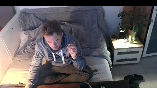 Snapshot of EdelHolz91 chatting on November 21, 2025, 1:10 pm EdelHolz91 online show from November 21, 2025, 1:10 pm