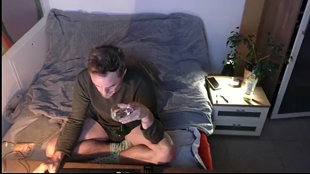 Snapshot of EdelHolz91 chatting on November 26, 2025, 2:51 pm EdelHolz91 online show from November 26, 2025, 2:51 pm