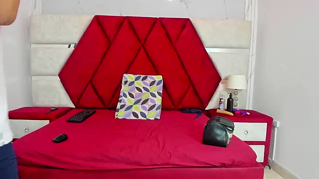 Kity spiderr online show from February 19, 2026, 12:34 pm