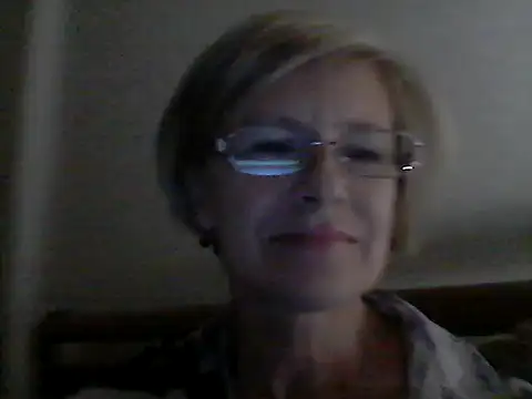 LucyLewisX online show from September 18, 2025, 4:31 pm