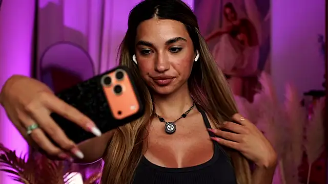 ItalianGirl online show from June 8, 2026, 8:09 pm