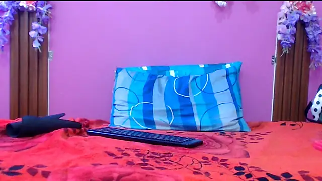 skinnysofia18 online show from October 1, 2025, 1:06 pm