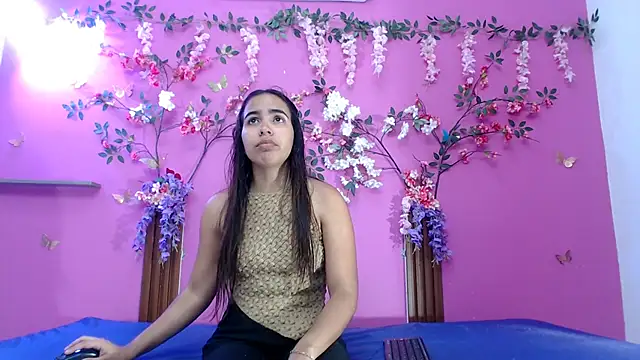 Snapshot of skinnysofia18 chatting on May 17, 2026, 1:51 pm skinnysofia18 online show from May 17, 2026, 1:51 pm