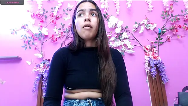 skinnysofia18 online show from June 20, 2026, 2:09 pm