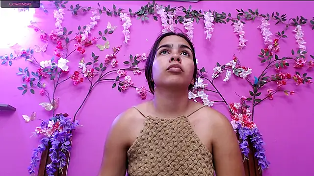 skinnysofia18 online show from June 21, 2026, 1:46 pm