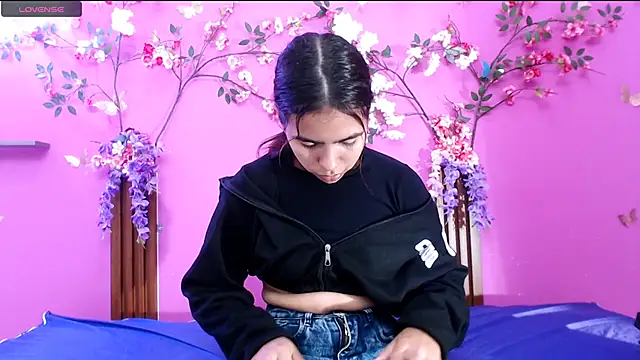 skinnysofia18 online show from July 2, 2026, 2:01 pm