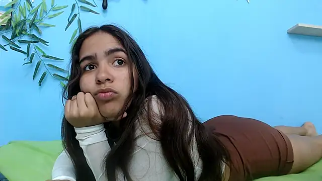 skinnysofia18 online show from July 13, 2026, 2:42 pm