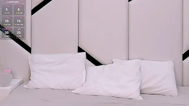 XimenaCosta online show from November 24, 2025, 12:05 pm