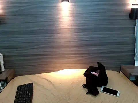 Penelopee Rouse online show from November 27, 2025, 7:27 pm