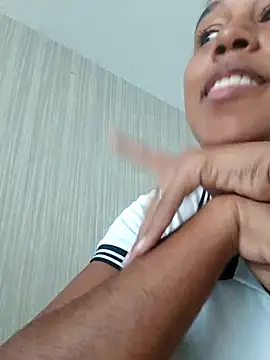 MoniqueMulberry online show from November 25, 2025, 7:47 pm