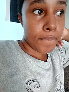 MoniqueMulberry online show from December 1, 2025, 8:25 pm