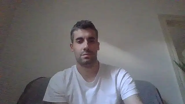 JulioIsHere4you online show from October 26, 2025, 2:01 pm