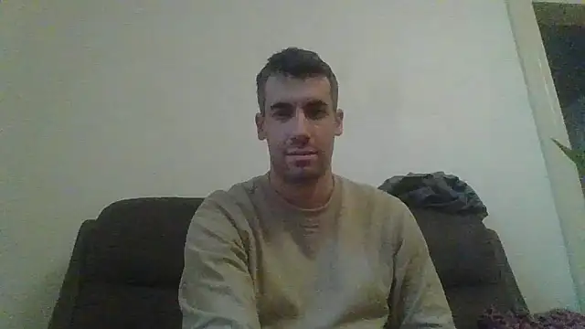 Snapshot of JulioIsHere4you chatting on December 18, 2025, 7:58 am JulioIsHere4you online show from December 18, 2025, 7:58 am