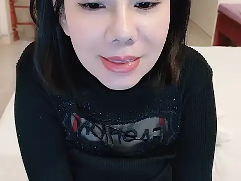 JunCii online show from November 28, 2025, 2:31 pm