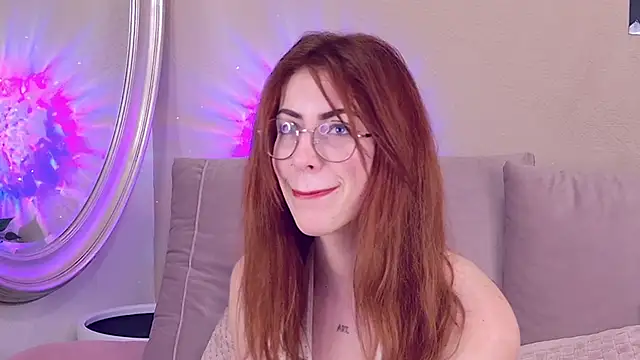 CaitlinMoon online show from December 15, 2025, 4:06 am