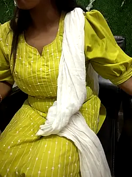 Snapshot of your_favourite_bhabhi chatting on April 15, 2026, 10:33 am your favourite bhabhi online show from April 15, 2026, 10:33 am