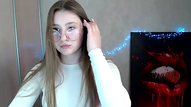 Snapshot of Milka_kamila chatting on April 2, 2026, 12:03 pm Milka kamila online show from April 2, 2026, 12:03 pm