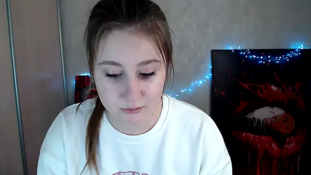 Snapshot of Milka_kamila chatting on April 14, 2026, 12:11 pm Milka kamila online show from April 14, 2026, 12:11 pm