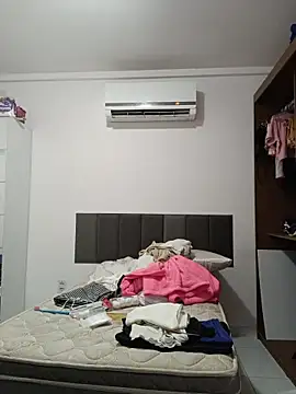 ApenasLys online show from February 21, 2026, 12:11 am