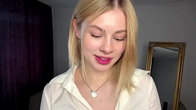 Snapshot of Lil_Elisa chatting on September 17, 2025, 10:17 am Lil Elisa online show from September 17, 2025, 10:17 am