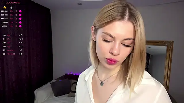 Snapshot of Lil_Elisa chatting on October 17, 2025, 7:11 am Lil Elisa online show from October 17, 2025, 7:11 am