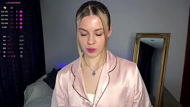 Snapshot of Lil_Elisa chatting on October 26, 2025, 11:16 am Lil Elisa online show from October 26, 2025, 11:16 am