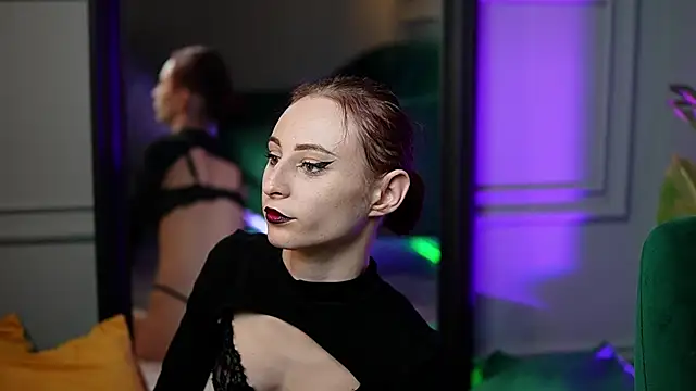 Snapshot of SaraiAngel chatting on November 29, 2025, 9:18 pm SaraiAngel online show from November 29, 2025, 9:18 pm