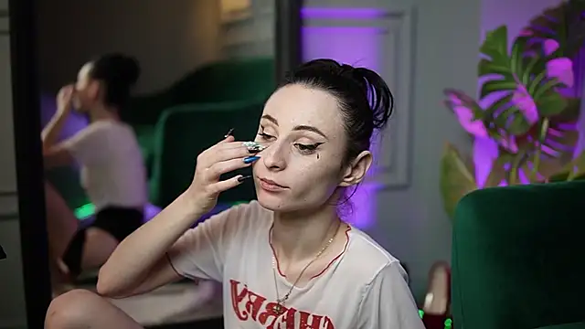 Snapshot of SaraiAngel chatting on December 13, 2025, 7:53 pm SaraiAngel online show from December 13, 2025, 7:53 pm