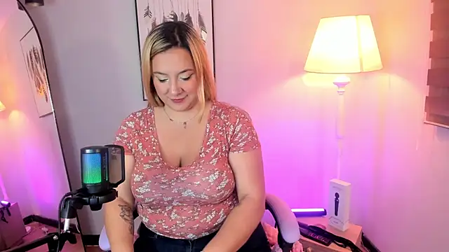 hollie joliie online show from February 20, 2026, 12:16 pm