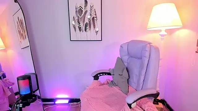 hollie joliie online show from February 21, 2026, 11:33 am